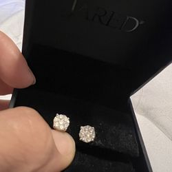 1/2 ct tw 10k Yellow Gold Diamond Earrings