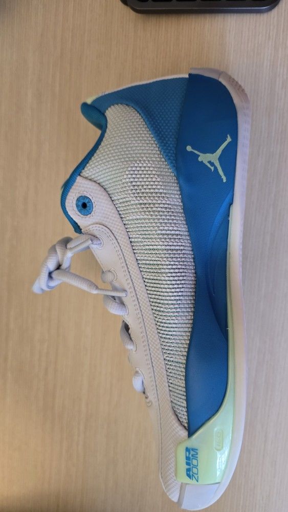 Jorda Luka .77 Size 10 Basketball Shoes