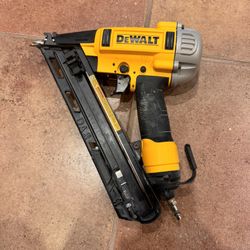Dewalt Air Brad Nailer 15 Gauge Only Used 3 Times 