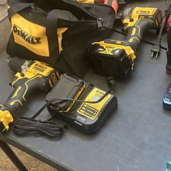 Dewalt Drill Combo 2 Drills 3 Batteries And One Charger 