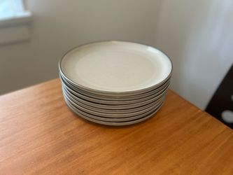 Set of 8 Dinner Plates
