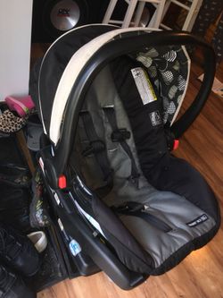 Infant graco car seat with stroller and two bases