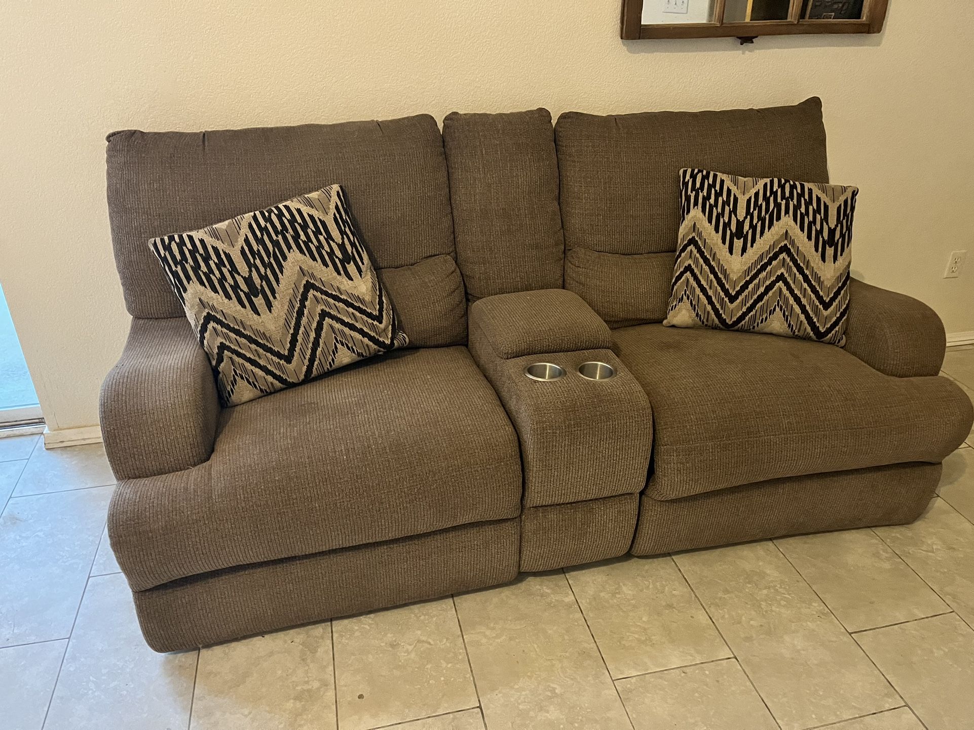 Free!! Power Reclining Couch Both Seats Recline, Really Good Condition