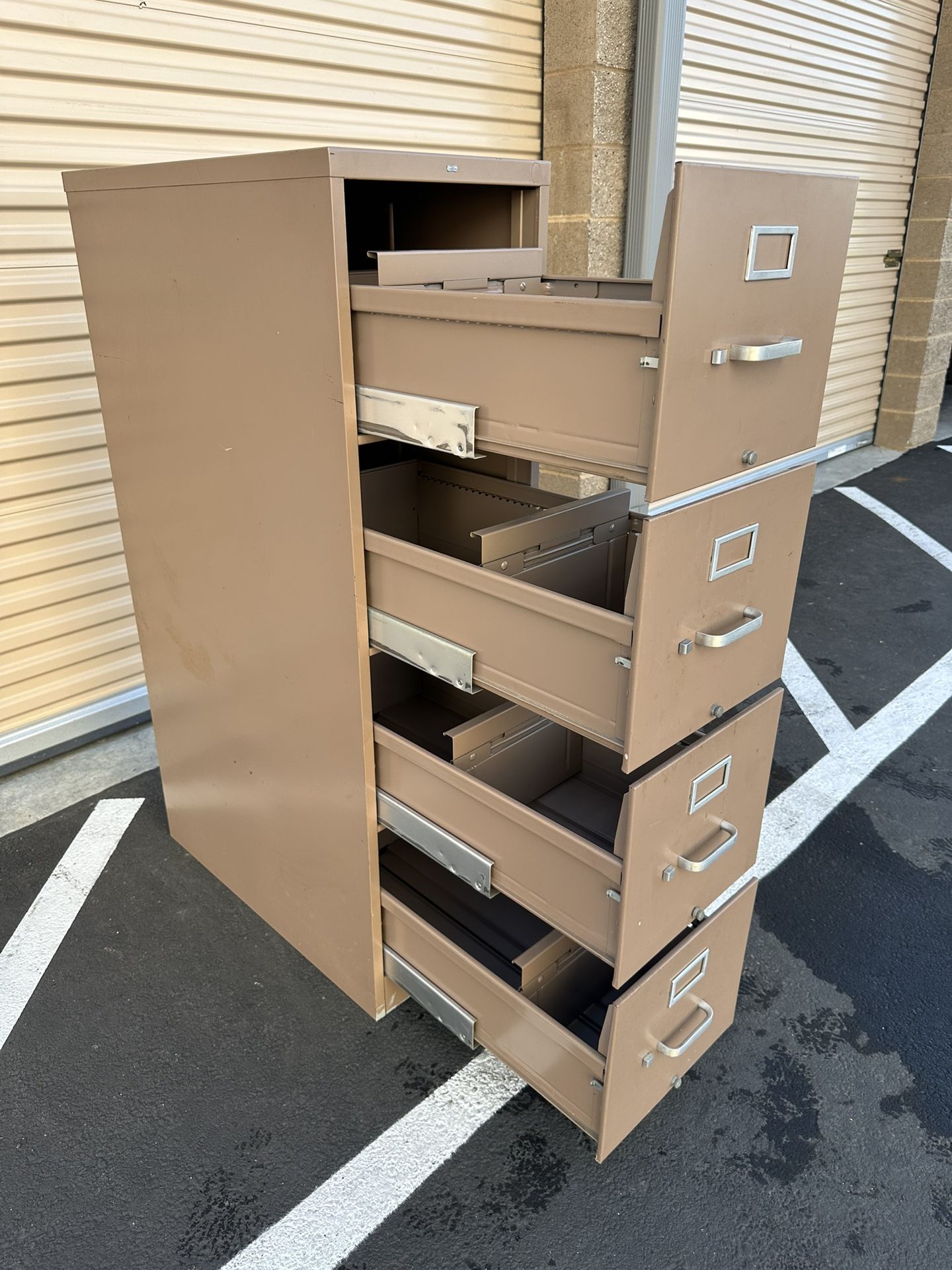 (HON) Metal File Cabinet / Gabinete De Metal
