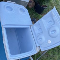 Huge Cooler Perfect For Drinks And Food 65Qt
