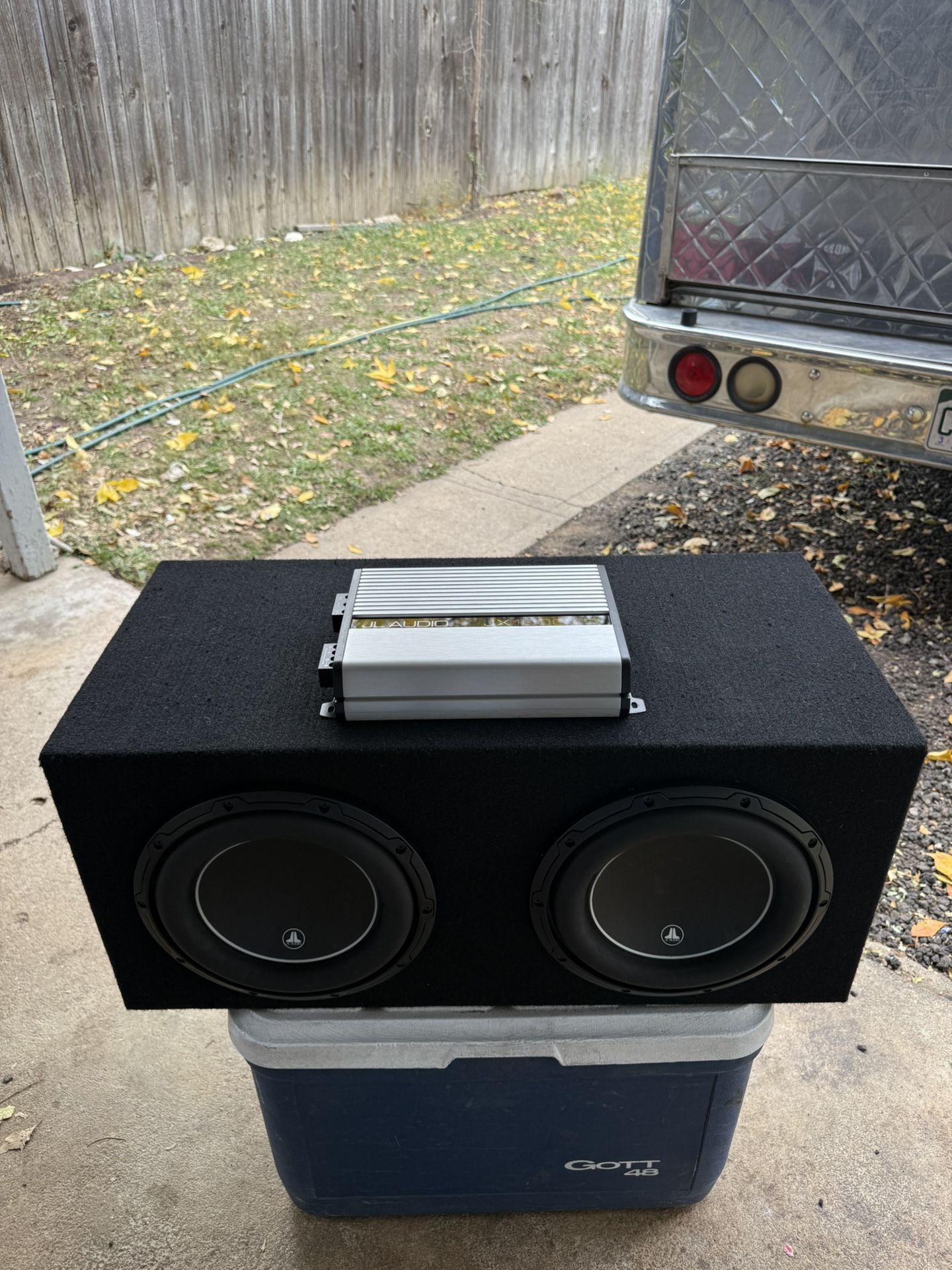 Jl Audio W6 10” Subs & Jl Audio Amp