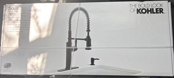 Sous Pro-Style Single Handle Pull Down Sprayer Kitchen Faucet in Matte Black