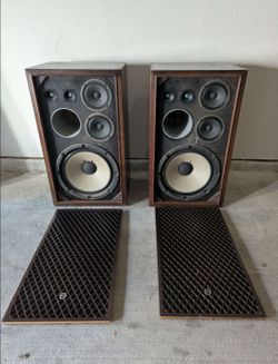 Vintage Sansui SP-200 3 way floor speakers