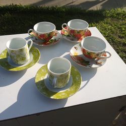 !! 5 Tea Cups /Saucers Price For All