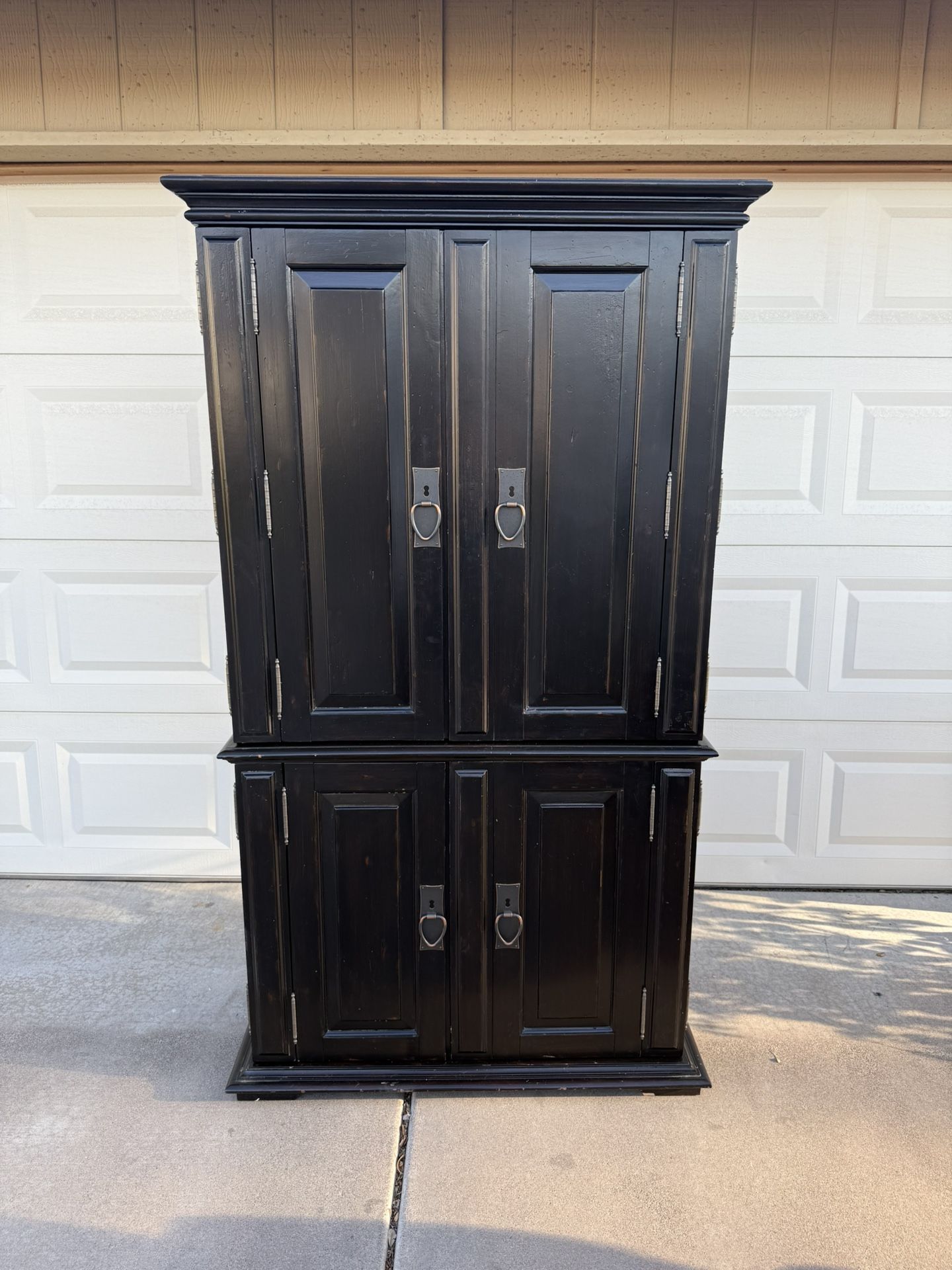 6ft Armoire With Internal Outlets And Lights