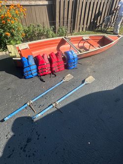 Boat canoe with lifejacket