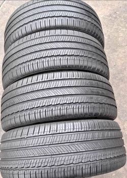 235 45 18 Michelin tires Con 80% de Vida Las 4🎃🎃🎃
