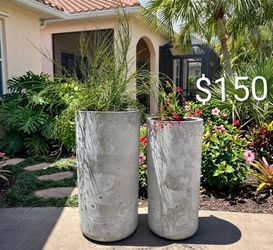 Set of 2 concrete planters