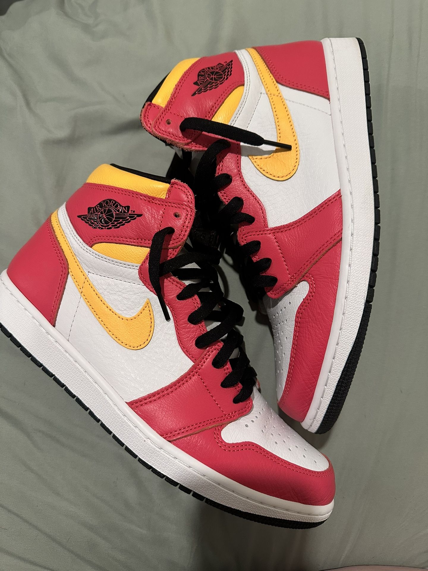 Air Jordan 1 Retro High OG Light Fusion Red