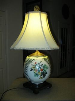 Gorgeous Asian Fruit/Trellis Motif Vintage Wildwood LAMP