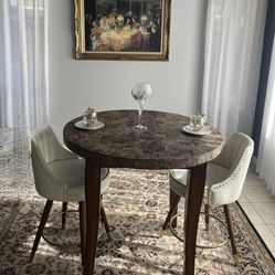 Bar Table and 2 Chairs🔺Diameter 40”🔺H 3ft🔺