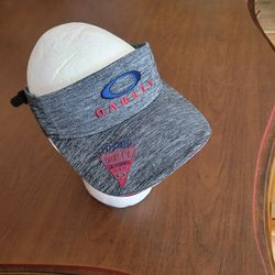 Oakley Performance Golf Sun Visor Hat Cap in Gray  Adjustable Strapback 
One size fits all. Pre-owned, perfect shape, please see photos for details.