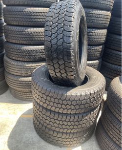 275/70/18 Vendo Un Set De Llantas Marca Goodyear Con Un 80% De Vida Las 4