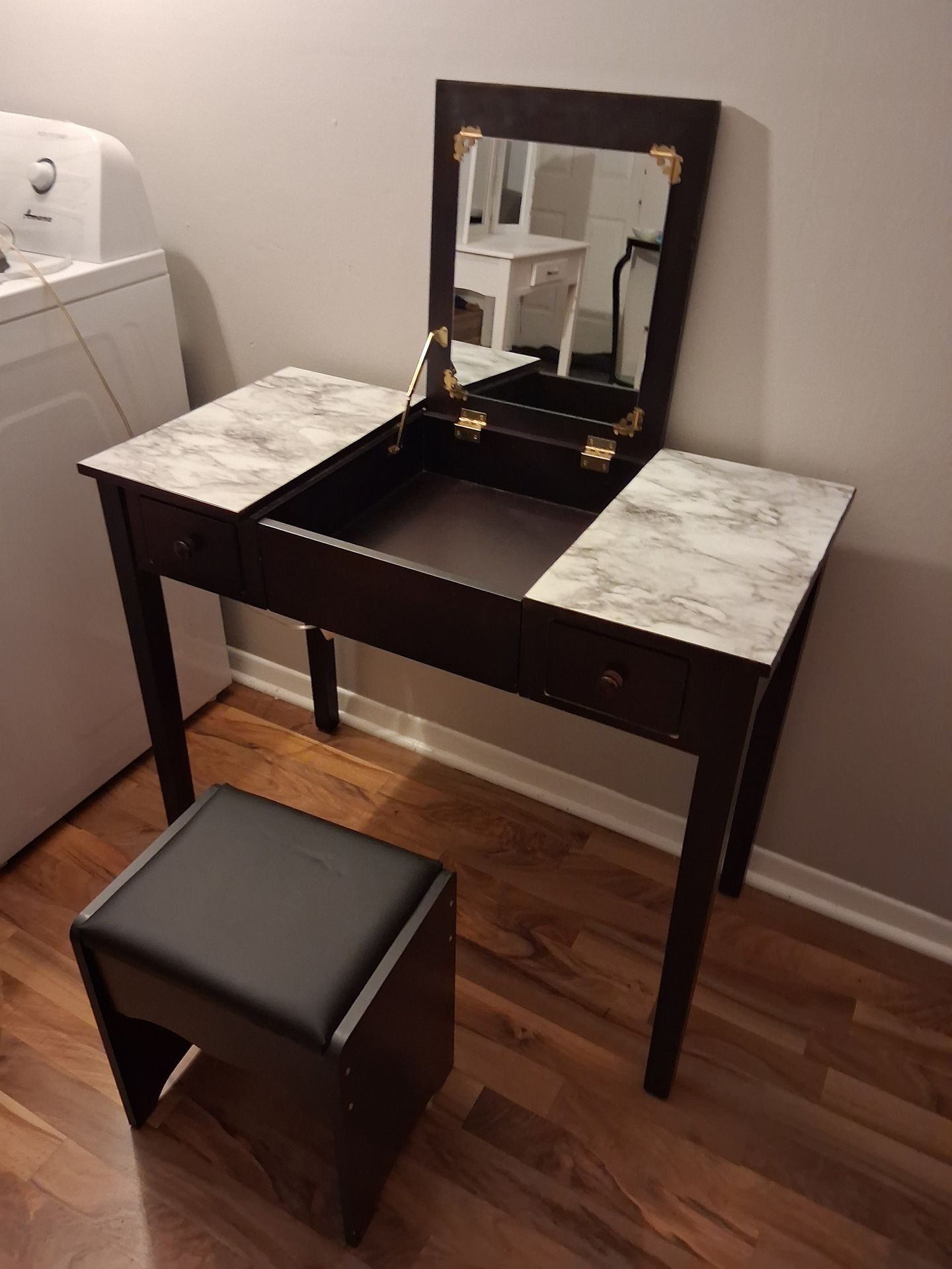 Makeup Vanity / desk