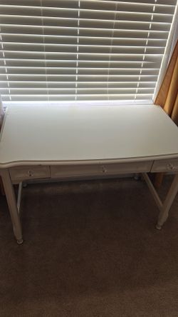 White table top