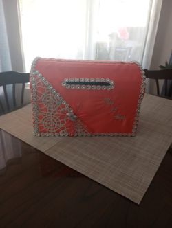 Precioso Baúl para tarjetas de regalo para Quinceañera.