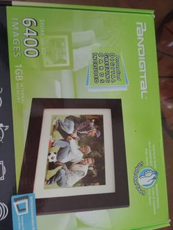 Pandigital 8" LCD Digital Photo Frame 1 GB of Internal Memory