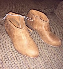 Brand New Girl Sz.3 fringed suede Booties