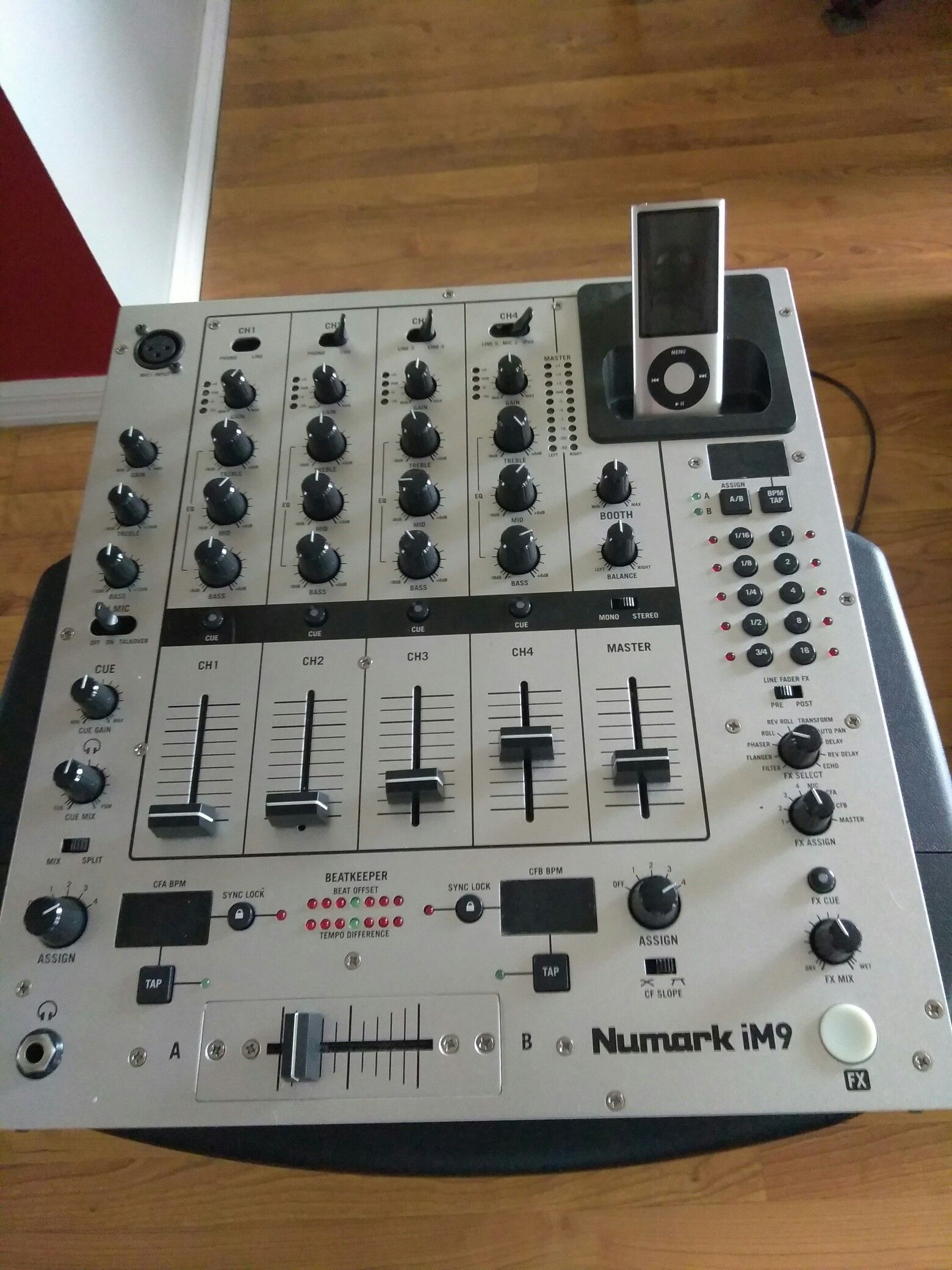 NUMARK IM9 DIGITAL 4 CHANNEL MIXER