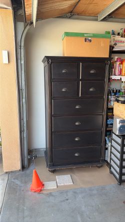 Vintage dresser and queen bed w frame