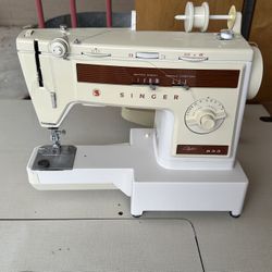 Singer Sewing  Machine  
