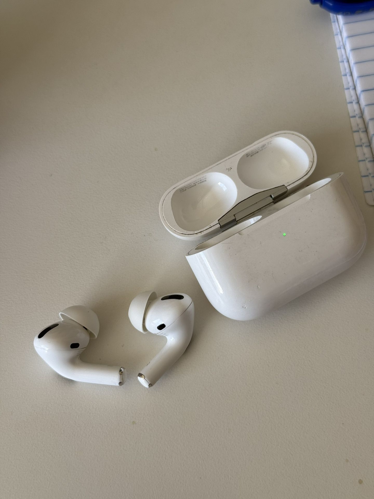AirPods Pro (1st Gen) – Excellent Condition