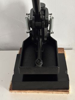 High Quality 8360 Hand Pressure Sampling Machine Manual Leather Cutting Machine