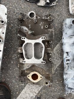 5.7 L Chevy Small Block Efi Edelbrock four barrel intake manifold