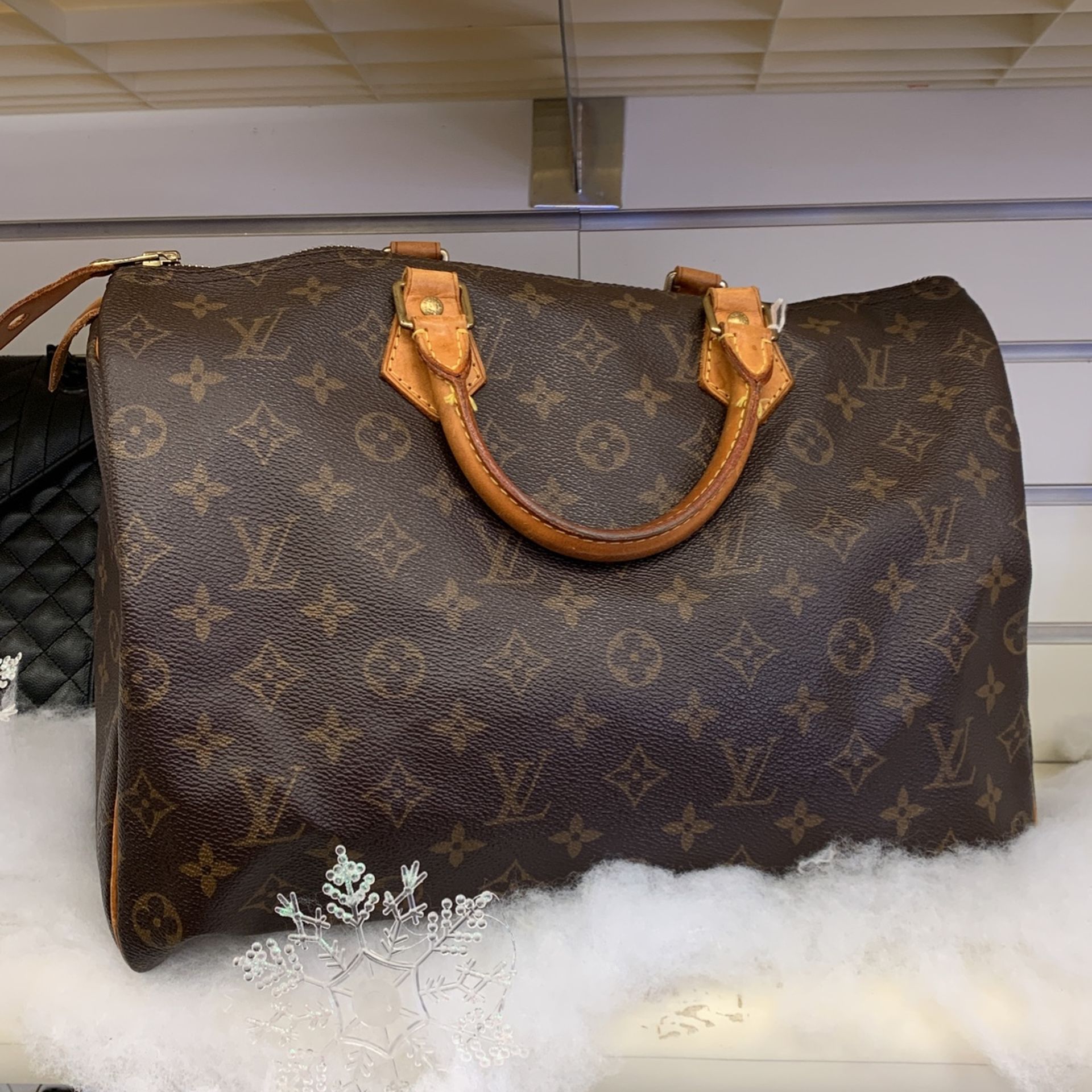 LOUIS VUITTON PURSE !! $700 JUST FOR TODAY & TOMORROW!! ( MANAGER’S SPECIAL  && READ DESCRIPTION ) for Sale in San Antonio, TX - OfferUp