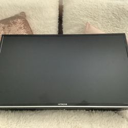 HITACHI FLAT SCREEN TV 32”