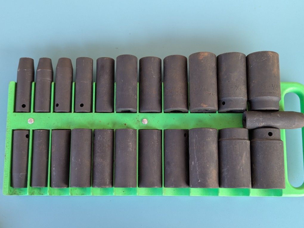 Pittsburgh 23 Piece 1/2" Drive 6 Point Metric/Standard Socket Set