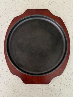 Round and Oval Cast Iron Sizzling Steak Plate with a Wooden Base