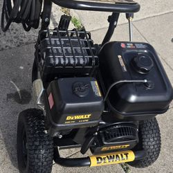 DEWALT
4400 PSI 4.0 GPM Cold Water Gas Pressure Washer