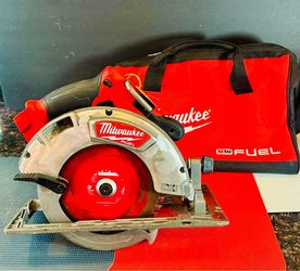 Milwaukee FUEL Model F95AD1(contact info removed)4 7 1/4 Circular Saw Tool & Bag
