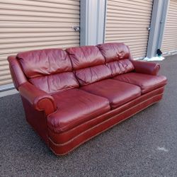 Stunning Leather Sofa - Like New + Free Delivery