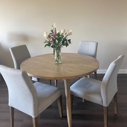 Living spaces dining set