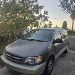 1999 Toyota Sienna