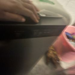 Table 4 Four Chairs ,brand New Dishwasher Whirlpool,king Bed Fram Only 