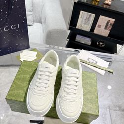 Gucci small white shoes