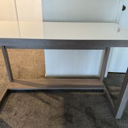 Beautiful Desk For Sale 30.00