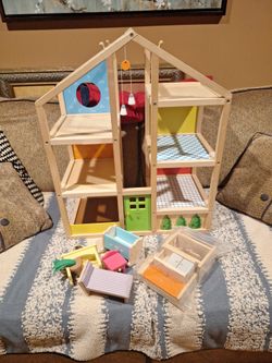 Hape Dollhouse and accessories