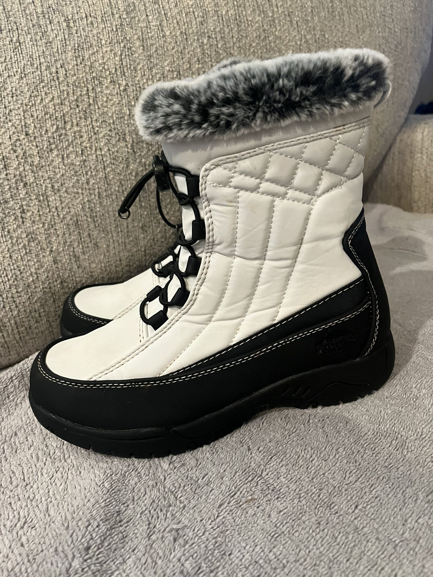 Girls/womens Snow Boots Size 6y