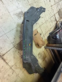 2008-15 Volvo S80 radiator support