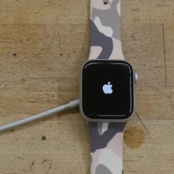 APPLE WATCH SERIES 6 SPACE GRAY WITH COLORFUL BAND PRE OWNED