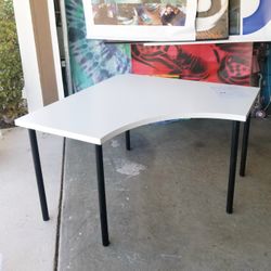 Adils 2024 corner table